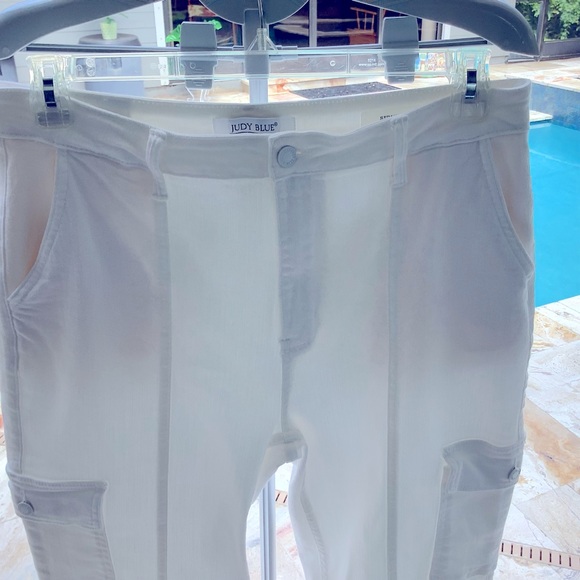 NWOT, Judy Blue, White Cargo Jeans - Picture 4 of 8